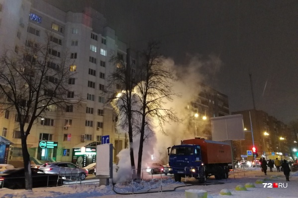 И тепло, и воду обещают вернуть уже к завтрашнему утру. Нужно запастись терпением. И теплыми вещами, чтобы не замерзнуть И тепло, и воду обещают вернуть уже к завтрашнему утру. Нужно запастись терпением. И теплыми вещами, чтобы не замерзнуть