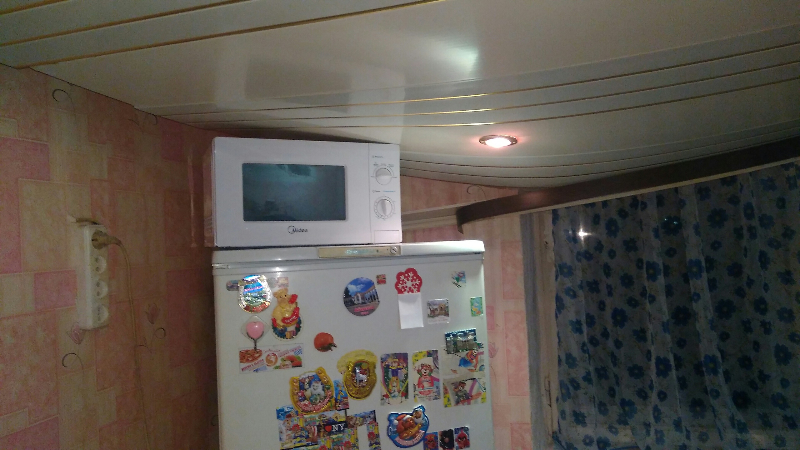 В таком состоянии потолок был перед падением В таком состоянии потолок был перед падением