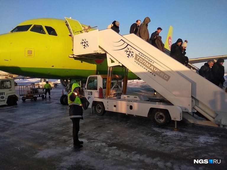 «Ощущался запах гари»: самолёт Новосибирск – Москва вернулся в аэропорт после вылета