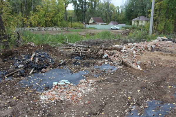 В Гранном образовались большие лужи мазута В Гранном образовались большие лужи мазута