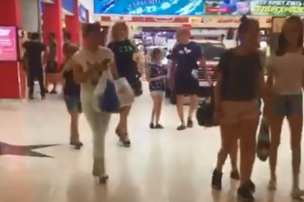 В зоне фуд-корта произошло задымление В зоне фуд-корта произошло задымление
