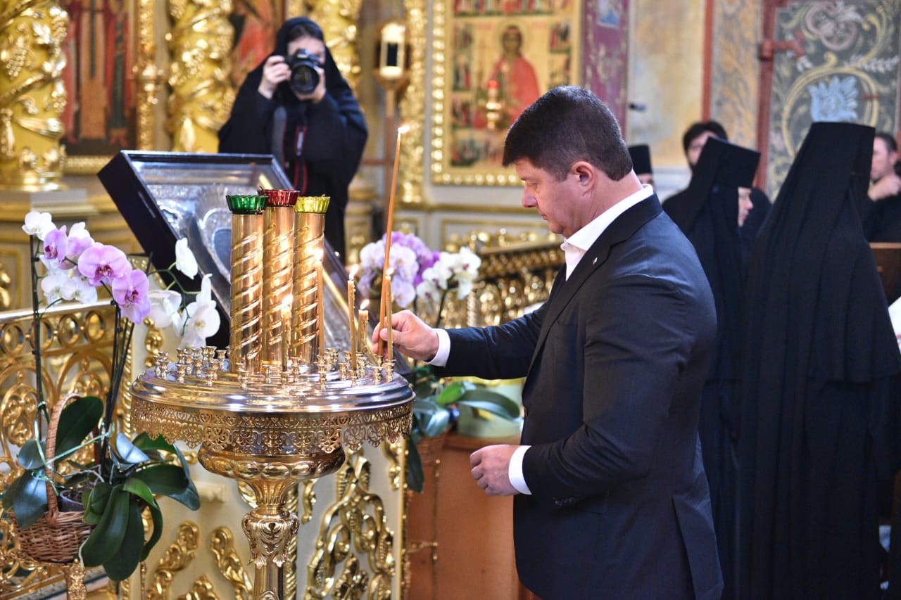 Владимир Слепцов чтит православные традиции Владимир Слепцов чтит православные традиции