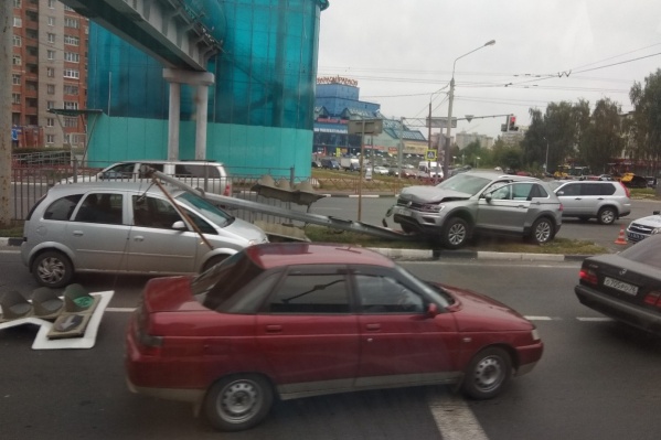 Светофор упал на другую машину Светофор упал на другую машину