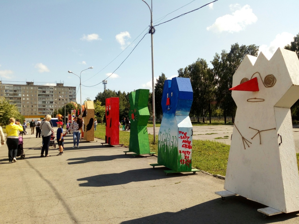 На Затулинке поставили огромную рыбу с чешуёй из дисков | 26.08.2018 |  Новосибирск - БезФормата