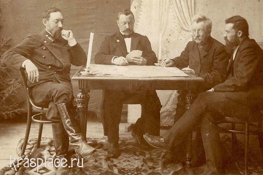 В Красноярске в 20-е годы ради спасения беспризорных детей власти разрешили открыть казино. В основном в нём играли в лото, карточные игры «преферанс», «винт» и «шестьдесят шесть». Все деньги шли на создание ночлежек для сирот.