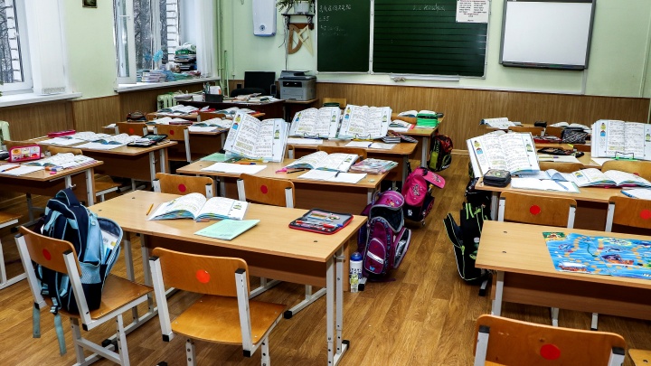 Нижегородские родители рассказали, сколько денег сдают на «школьные нужды»