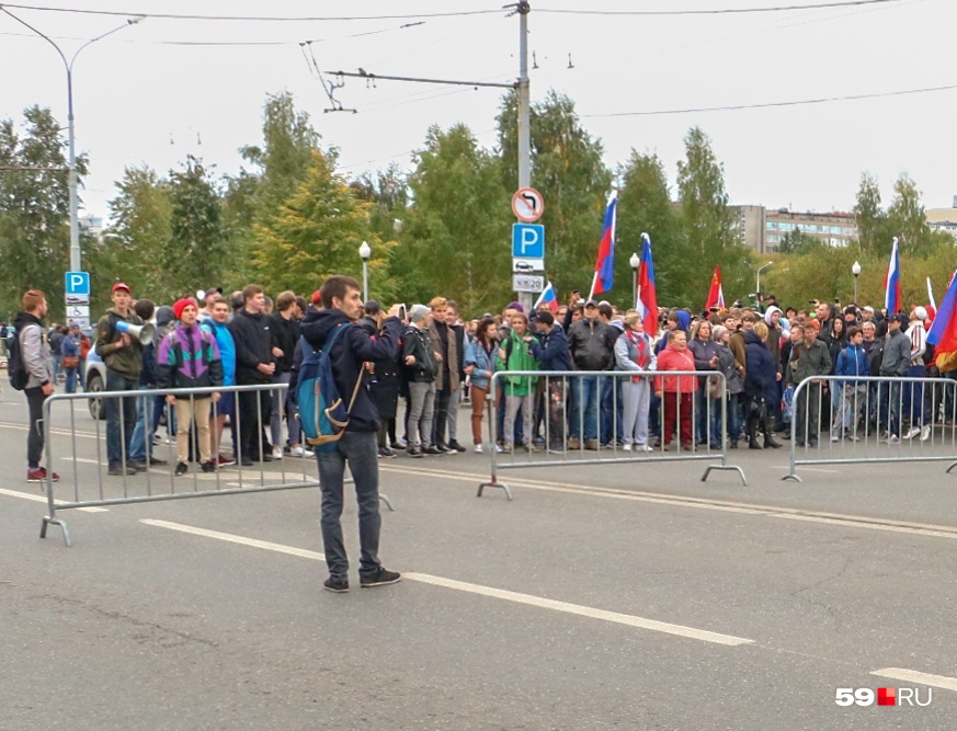 Полиция знала, что на акции Владислав (на переднем плане) выполнял свою работу