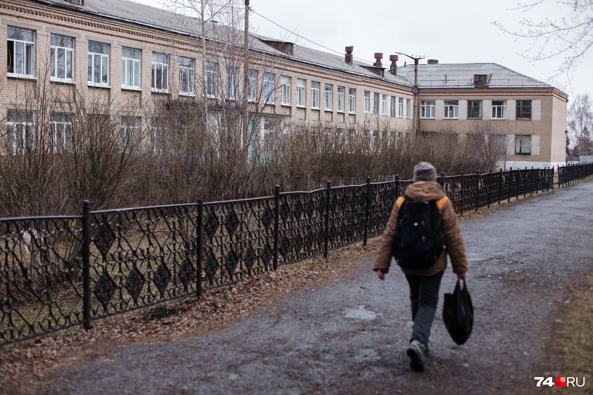 Поначалу школа была восьмилетней, сейчас — обычная общеобразовательная Поначалу школа была восьмилетней, сейчас — обычная общеобразовательная