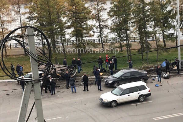 Последствия аварии в районе бизнес-центра Последствия аварии в районе бизнес-центра 