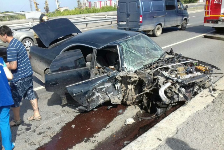 Авария произошла около десяти часов утра Авария произошла около десяти часов утра