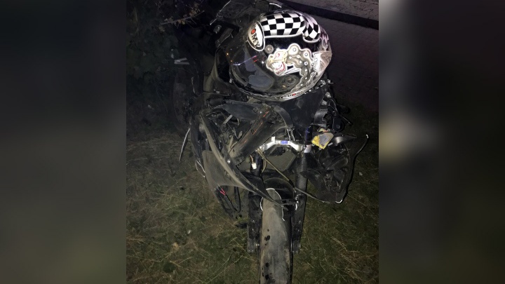 Мотоциклист, влетевший в неогороженную яму на Братьев Кашириных, умер в больнице