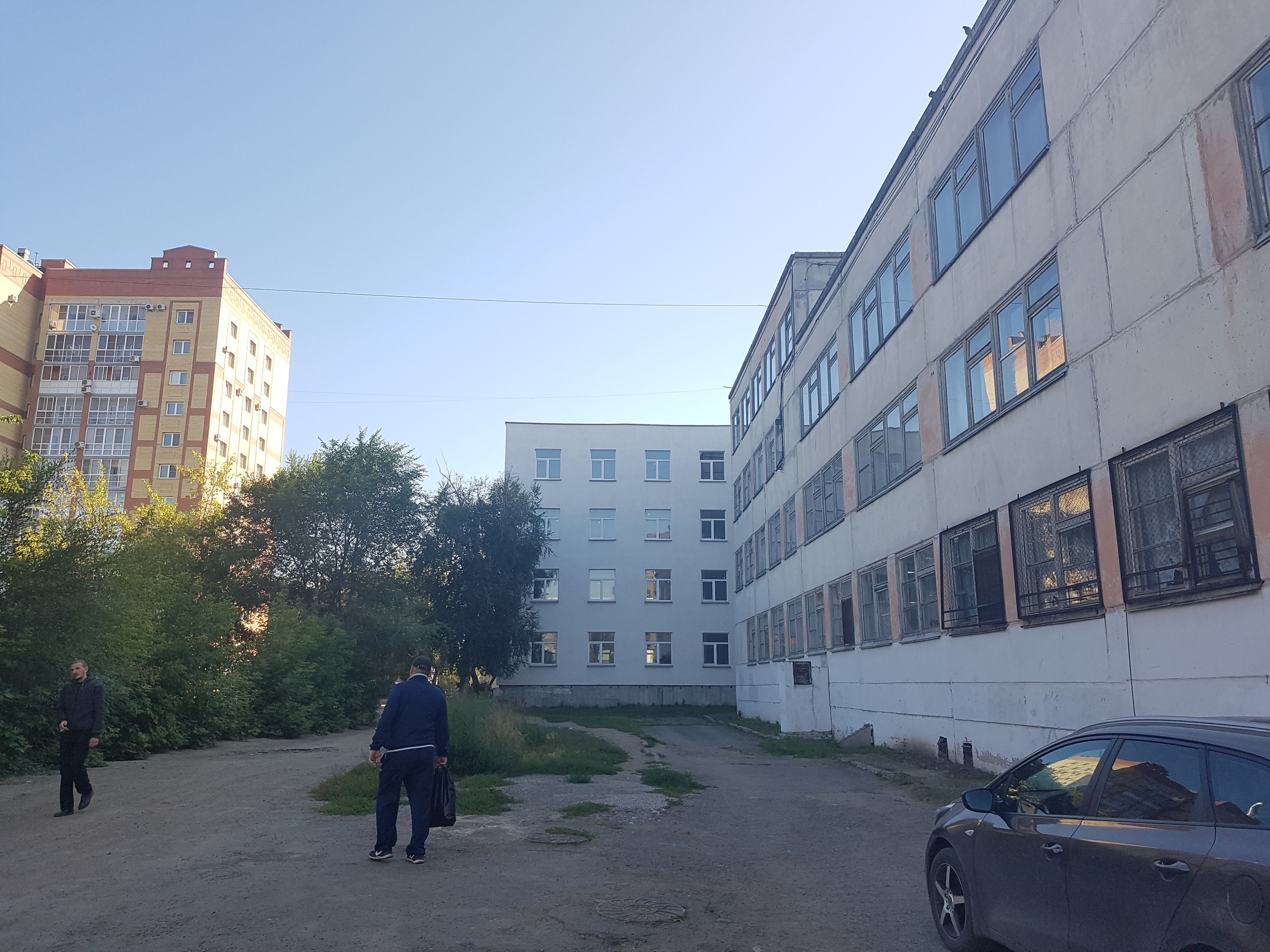 Пристрой появился в 2008 году, но его так и не достроили Пристрой появился в 2008 году, но его так и не достроили