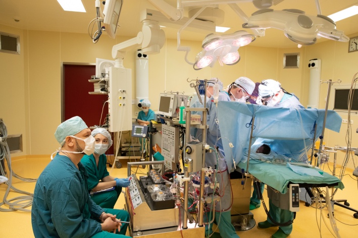 В детской операционной особый микроклимат, поэтому пересечений со взрослыми операционными там быть не должно 