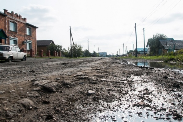 Пока дороги в Половинском районе выглядят как бездорожье Пока дороги в Половинском районе выглядят как бездорожье