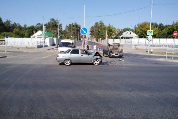 Иномарке пришлось несладко Иномарке пришлось несладко 