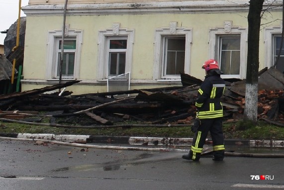 Под завалами нашли тело седьмого погибшего во время пожара в Ростове