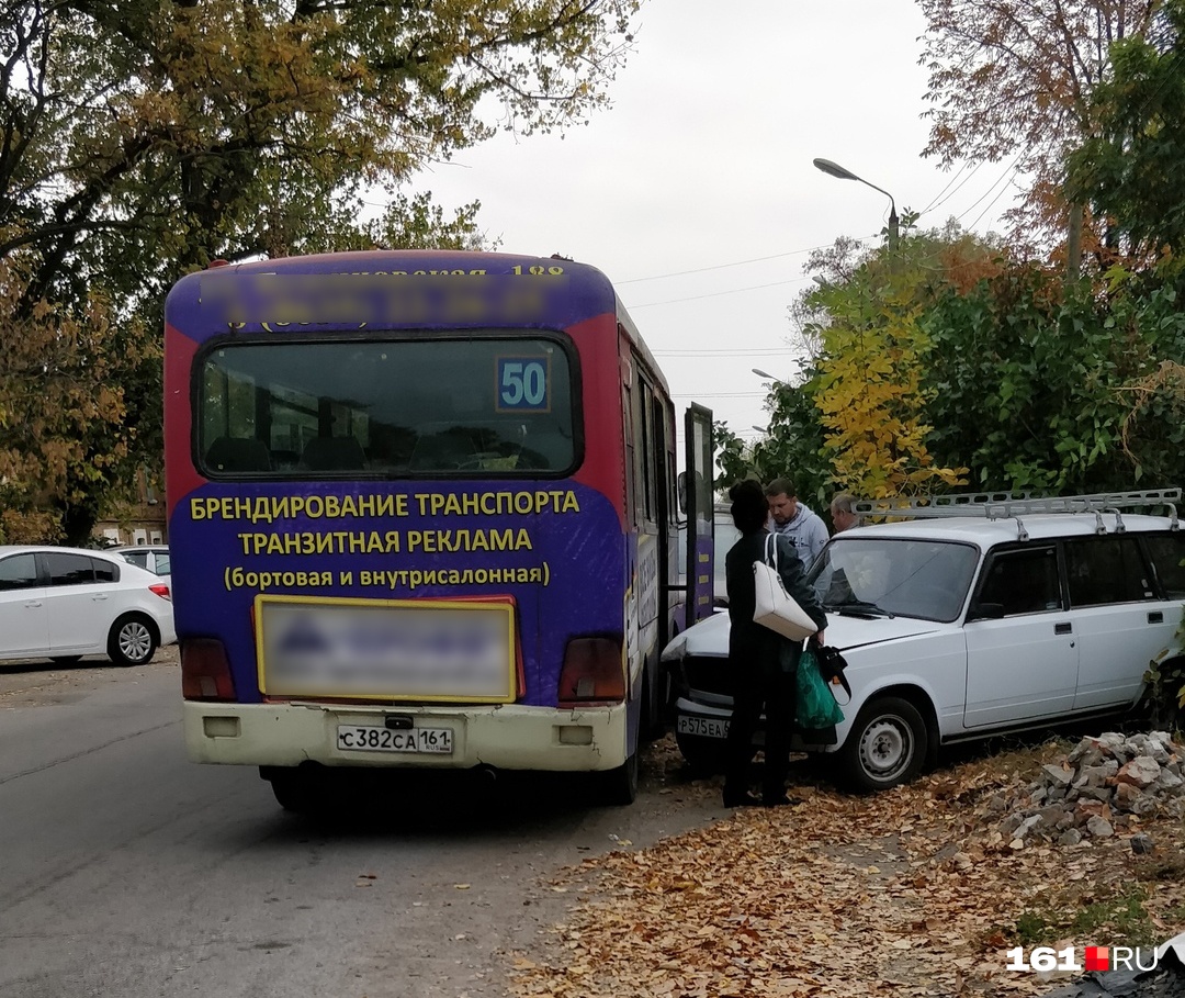 Автобусы новочеркасск ростов. Маршрутки Hyundai County в Новочеркасске. Автобусы Новочеркасск. Авария в Новочеркасске микроавтобус. Новочеркасске автобусы аварии.