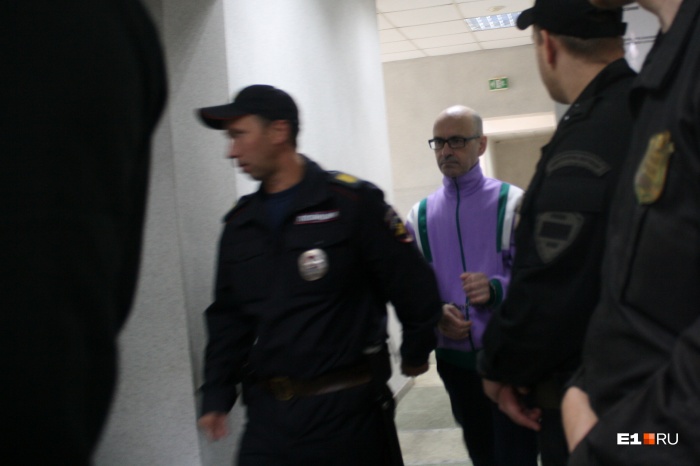 Дело Владимира Пузырева впервые начали рассматривать по существу, до этого мужчину возили в суды только для того, чтобы продлить срок в СИЗО Дело Владимира Пузырева впервые начали рассматривать по существу, до этого мужчину возили в суды только для того, чтобы продлить срок в СИЗО