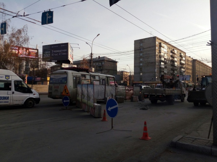 Сегодня утром на Вокзальной магистрали уже поставили ограждения, чтобы начать ремонт Сегодня утром на Вокзальной магистрали уже поставили ограждения, чтобы начать ремонт
