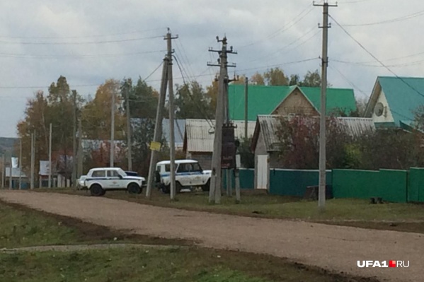 Сейчас полицейские прочесывают леса вокруг населенного пункта Сейчас полицейские прочесывают леса вокруг населенного пункта