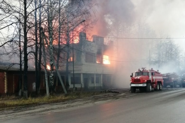 Огонь полыхал до утра Огонь полыхал до утра
