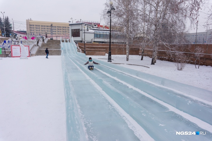 В ледяной городок лучше приходить с утра В ледяной городок лучше приходить с утра