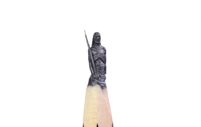 Уфимский Левша вырезал на грифеле карандаша 30 фигур на тему «Игры престолов»
