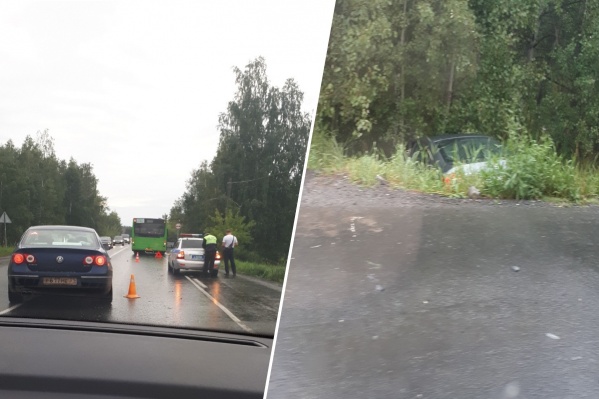 Водителю и пассажирке SKODA, улетевшей в кювет, понадобилась помощь медиков Водителю и пассажирке SKODA, улетевшей в кювет, понадобилась помощь медиков