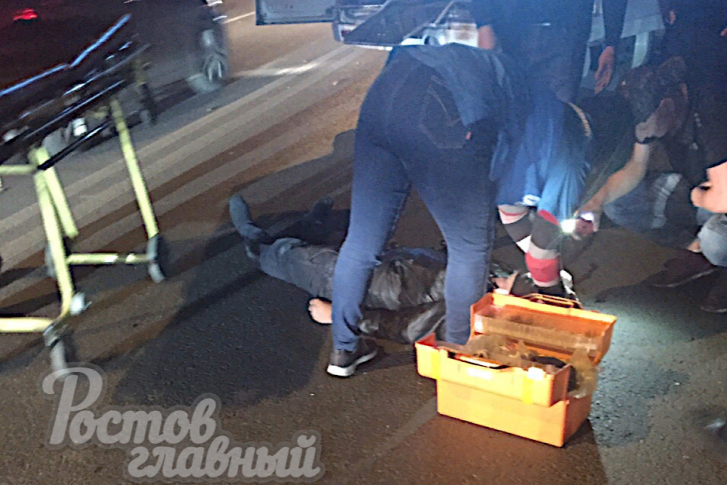 Медики увезли сбитого мужчину в больницу Медики увезли сбитого мужчину в больницу