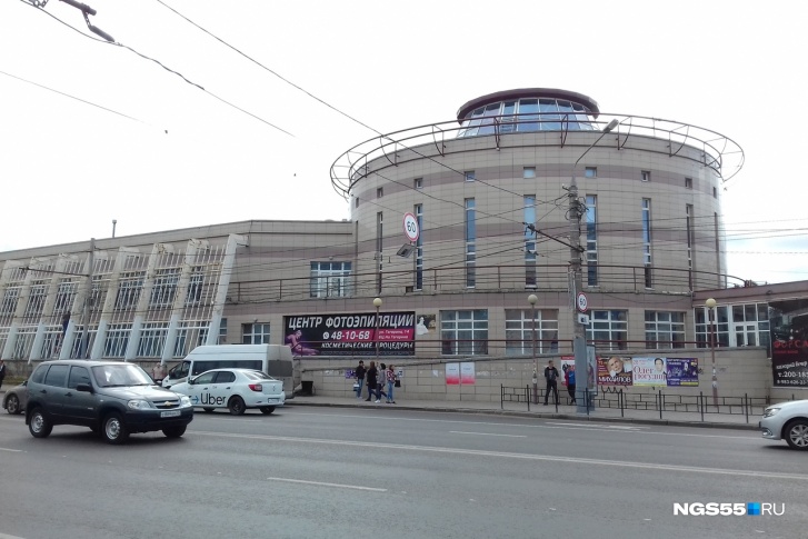 Из комплекса уже съехали многие арендаторы, он начал ветшать Из комплекса уже съехали многие арендаторы, он начал ветшать