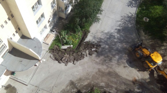 Местные жители утверждают, что ремонт здесь был совершенно не нужен Местные жители утверждают, что ремонт здесь был совершенно не нужен
