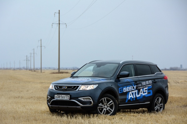 У Geely Atlas неплохой дизайн, китайские корни в котором выдаёт разве что оформление решетки радиатора У Geely Atlas неплохой дизайн, китайские корни в котором выдаёт разве что оформление решетки радиатора
