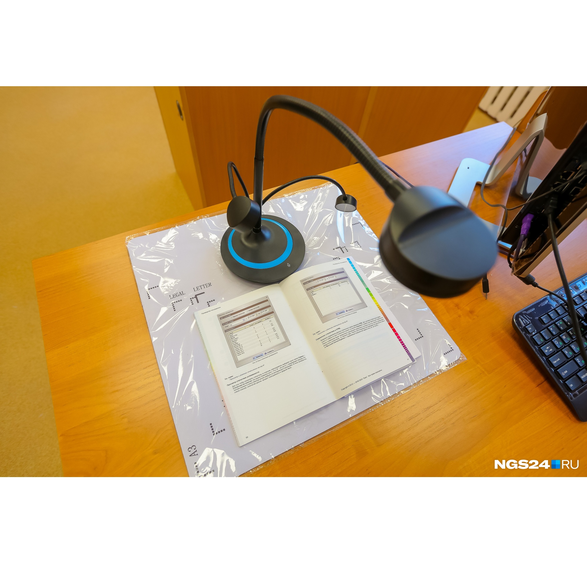 Учитель может моментально проецировать изображение на большой экран через камеру Учитель может моментально проецировать изображение на большой экран через камеру