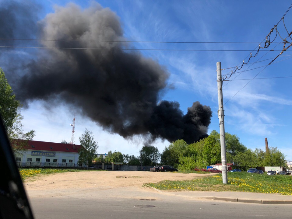Черный дым что горит. Пожар в Рыбинске. Черный дым пожар. Пожар в Рыбинске сейчас. Пожар в Рыбинске вчера.