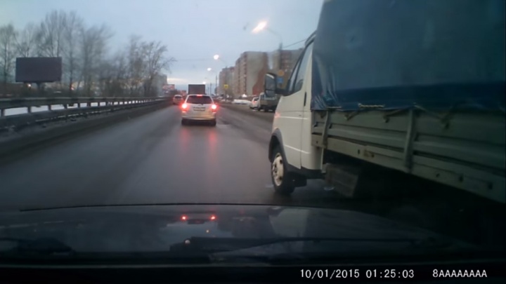 После аварии красноярец устроил погоню за водителем грузовика