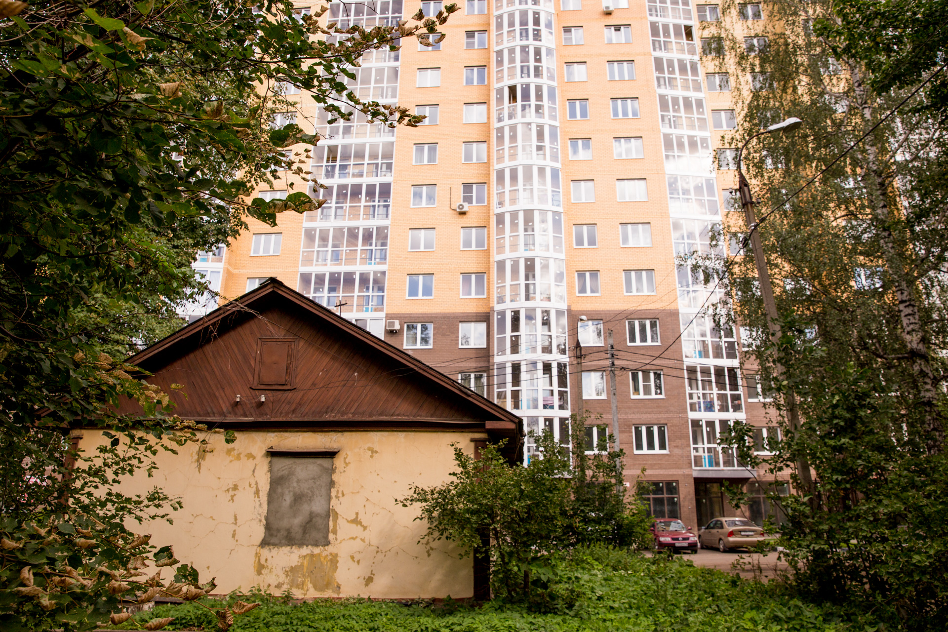 Три домишка на границе центра Ярославля. Как живёт мини-деревня среди многоэтажек