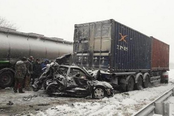 Водитель одного из автомобилей не выжил в аварии Водитель одного из автомобилей не выжил в аварии