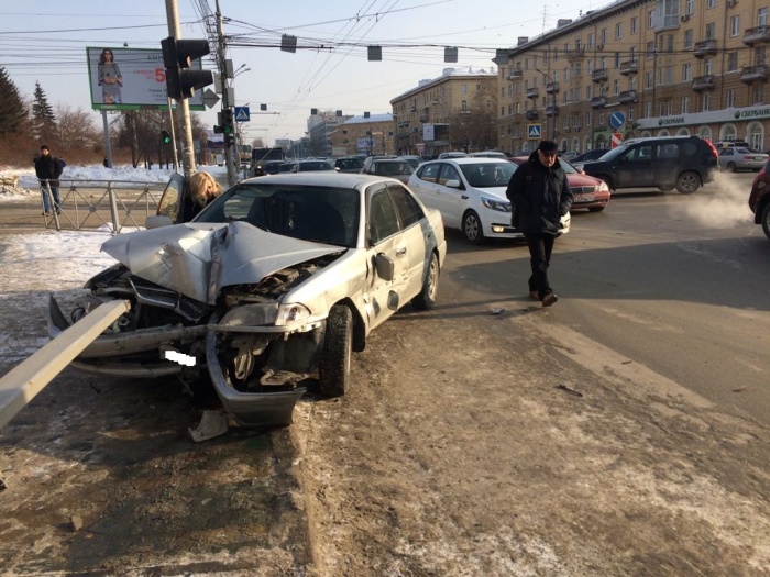 Авария случилась на перекрёстке улиц Кирова и Сакко и Ванцетти Авария случилась на перекрёстке улиц Кирова и Сакко и Ванцетти
