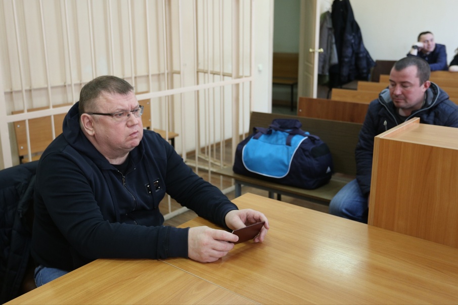 На заключительную часть приговора Сергей Мануйлов пришёл с вещами и в крайне подавленном состоянии На заключительную часть приговора Сергей Мануйлов пришёл с вещами и в крайне подавленном состоянии