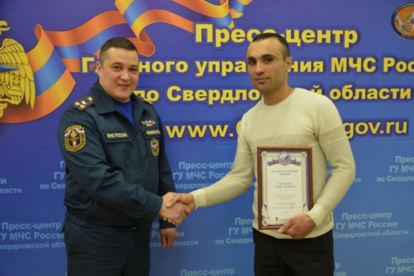 Валерий Казаков выразил благодарность за спасение детей 30-летнему герою Валерий Казаков выразил благодарность за спасение детей 30-летнему герою 