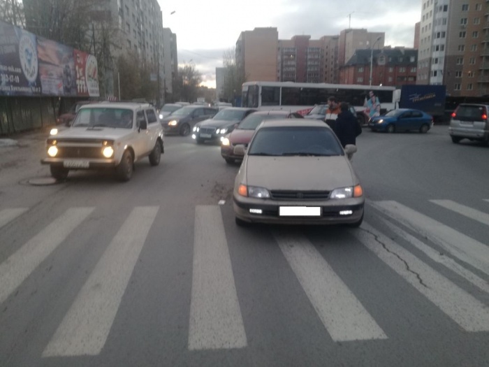 После ДТП сбитого ребёнка увезла «скорая помощь» После ДТП сбитого ребёнка увезла «скорая помощь»