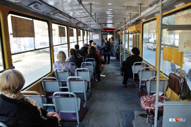 Трамваи будут объезжать закрытый участок Ленина
