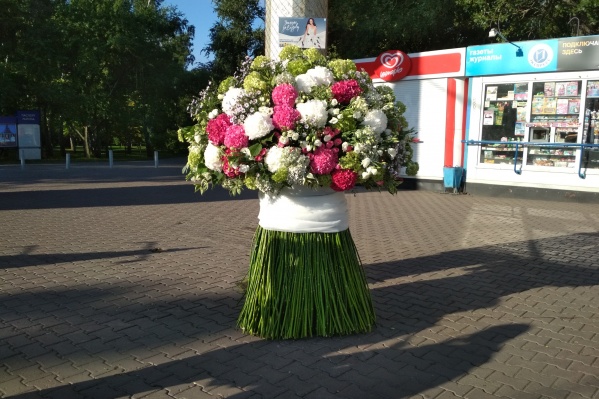 Высота букета — больше двух метров Высота букета — больше двух метров