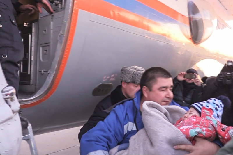 Врачи начали выхаживать девочку, выжившую в крушении самолета под Хабаровском