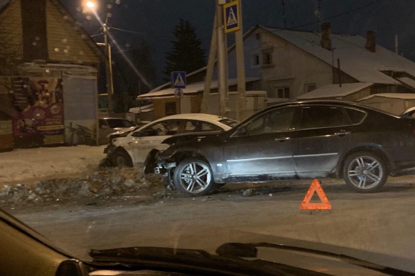 На месте ДТП работала скорая помощь На месте ДТП работала скорая помощь