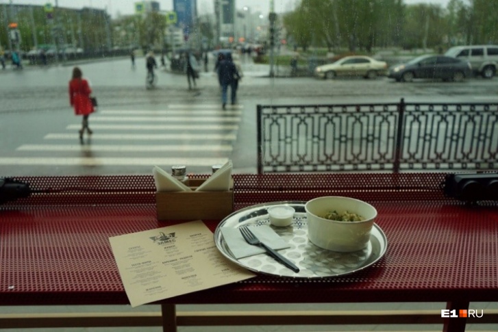 Одно из мест в центре города, где часто меняются заведения, — помещение на Ленина и Московской Одно из мест в центре города, где часто меняются заведения, — помещение на Ленина и Московской