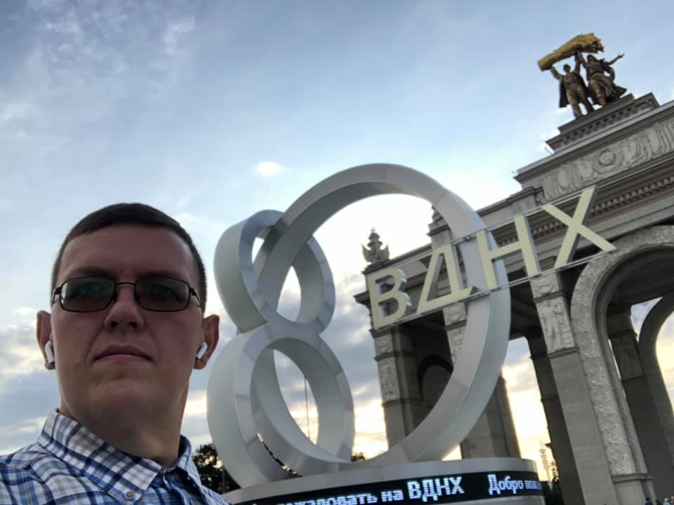 В честь сброшенных Алексеем 80 кг на ВДНХ закатили праздник В честь сброшенных Алексеем 80 кг на ВДНХ закатили праздник