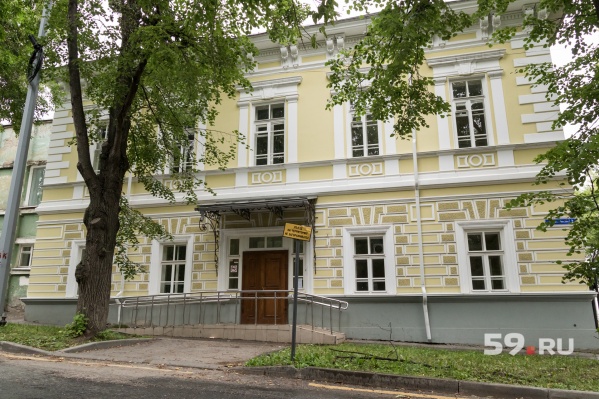Здание на перекрестке Монастырской и Газеты «Звезда» построили в 1843 году Здание на перекрестке Монастырской и Газеты «Звезда» построили в 1843 году