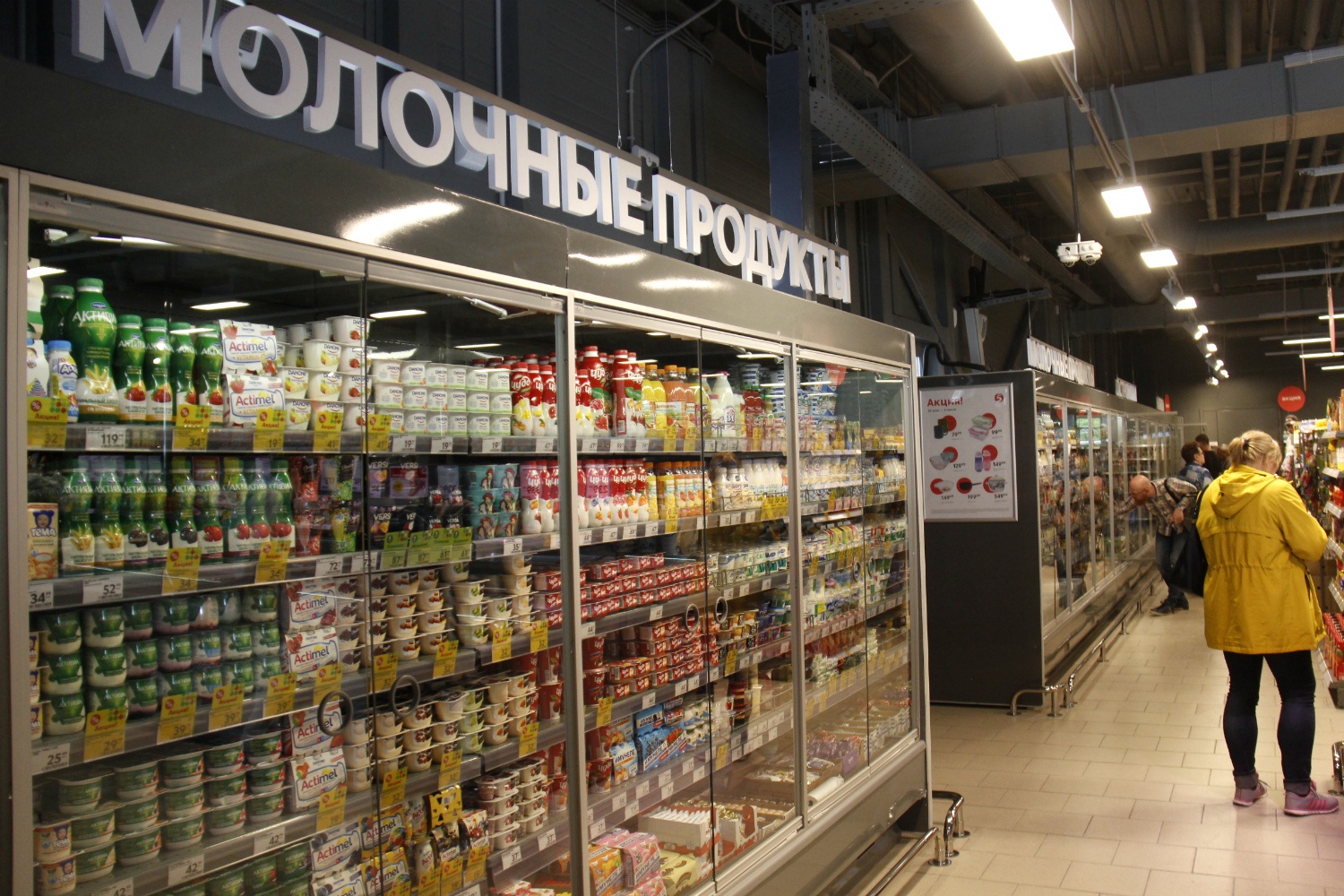 Закрывающиеся холодные шкафы уже есть в части работающих магазинов, но теперь они должны стать обязательными Закрывающиеся холодные шкафы уже есть в части работающих магазинов, но теперь они должны стать обязательными 