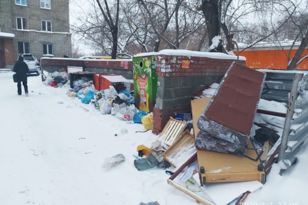 На улице Широкой сегодня никто не вывозил мусор На улице Широкой сегодня никто не вывозил мусор